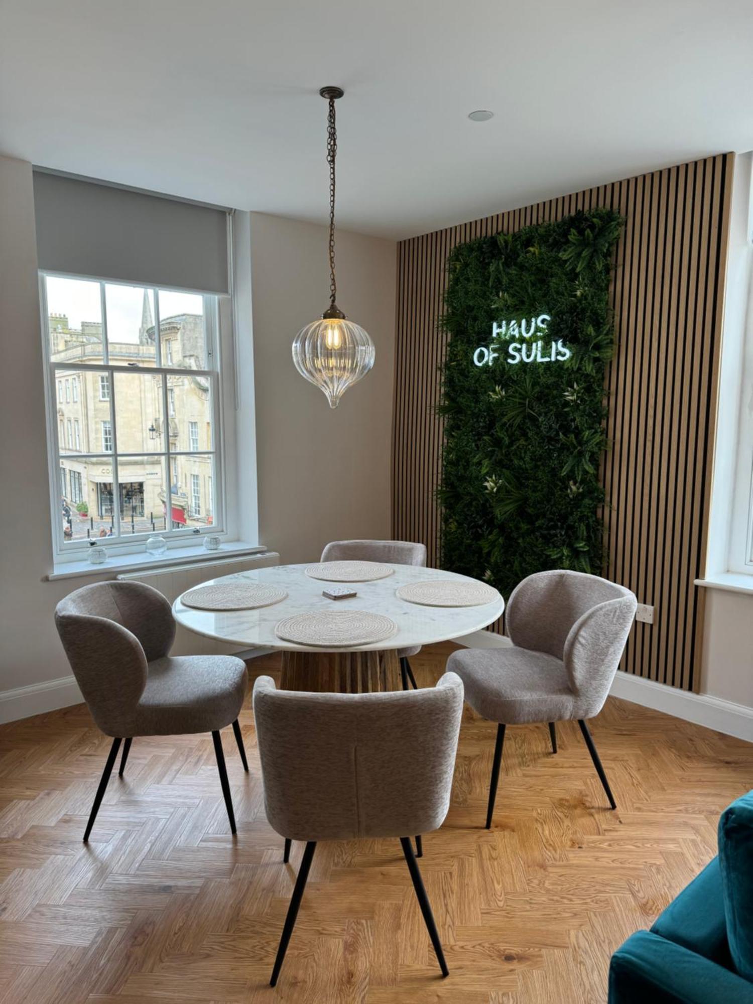 Haus Of Sulis, City Centre Apartment With Lift Access バース エクステリア 写真