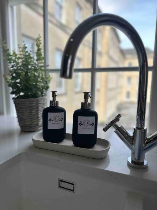 Haus Of Sulis, City Centre Apartment With Lift Access バース エクステリア 写真